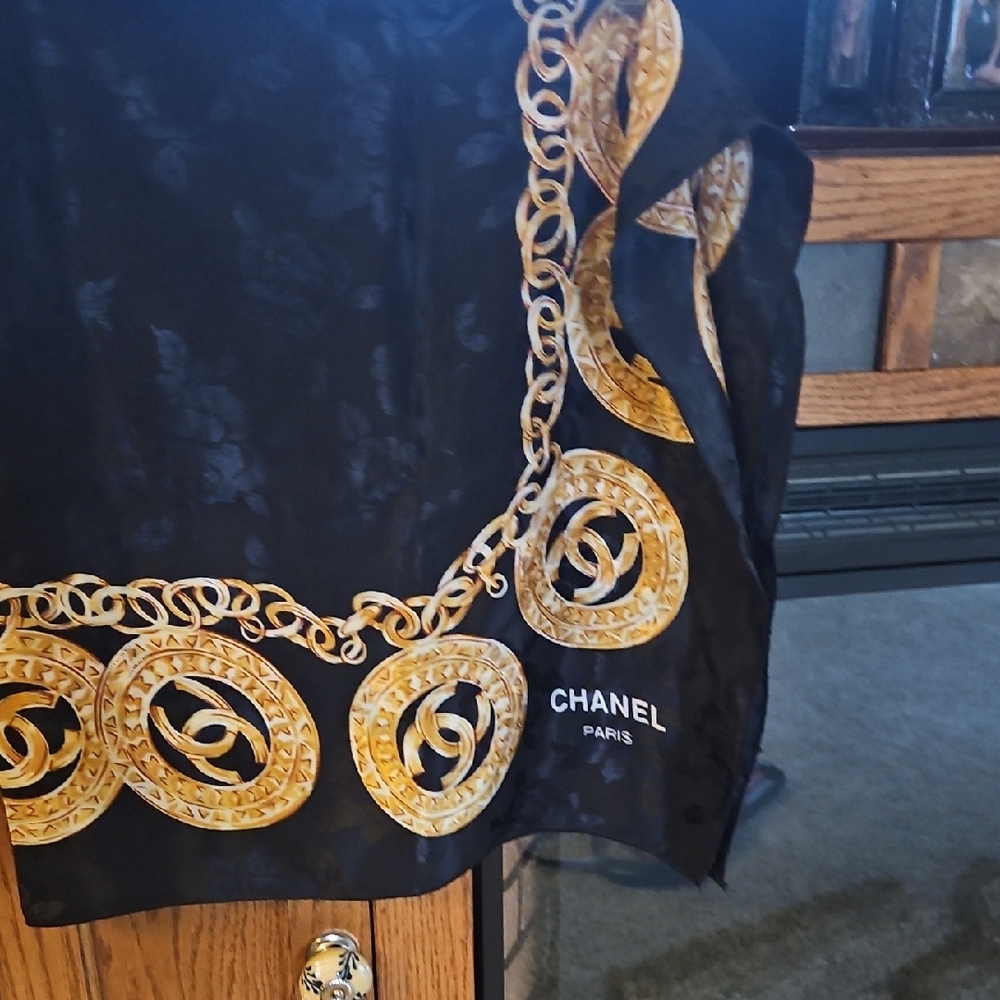 CHANEL Black and Gold Chain Motif Scarf